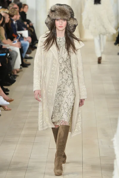 Look 25